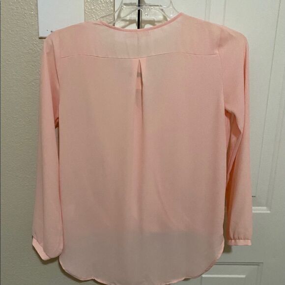 💼LUSH V-neck High/Low Shirt 💼 - Picture 5 of 10